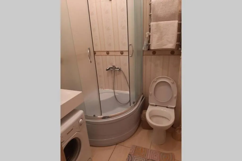 Квартира Возле Оперы Lviv Apartment