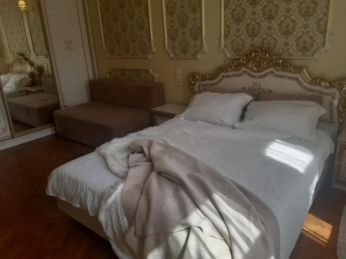 Квартира Возле Оперы Lviv Apartment